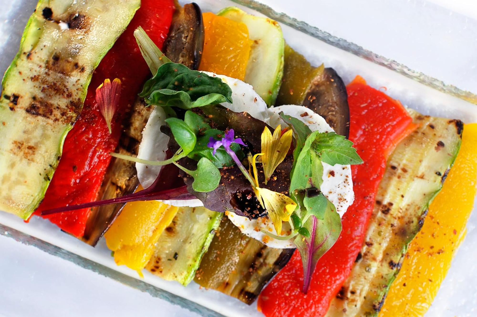 เดดอะ กาเบรียล Hotel ไคโร ภายนอก รูปภาพ A grilled vegetable salad