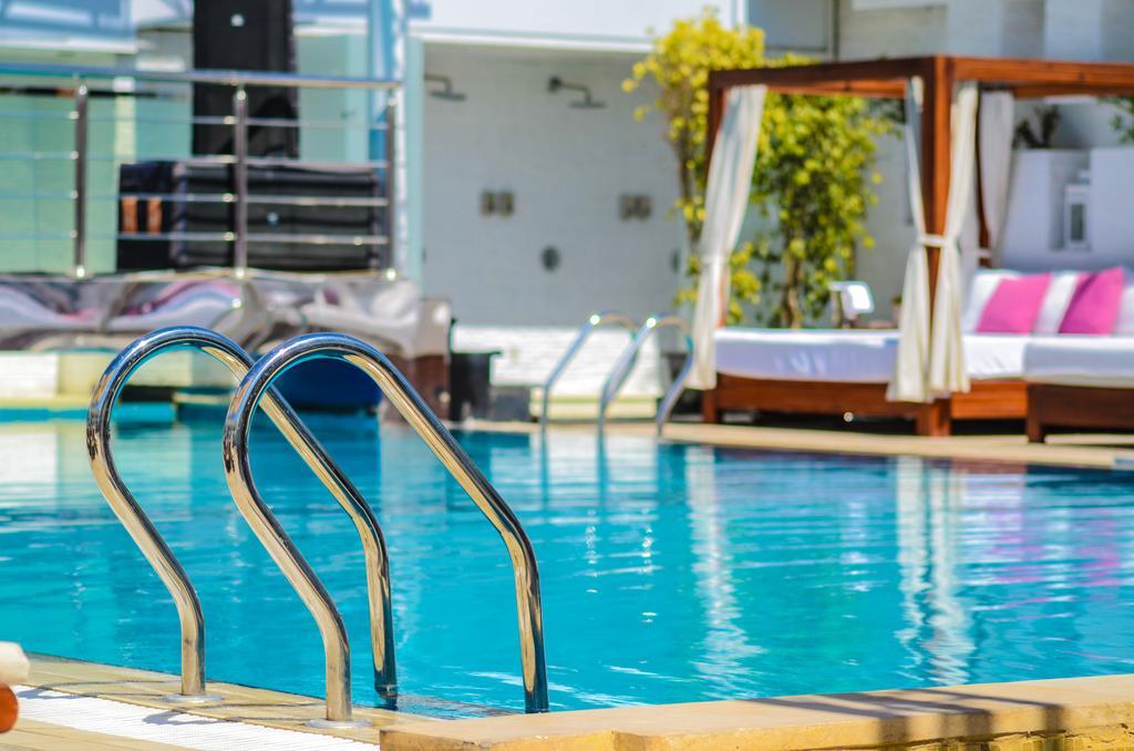 เดดอะ กาเบรียล Hotel ไคโร ภายนอก รูปภาพ The pool at the hotel